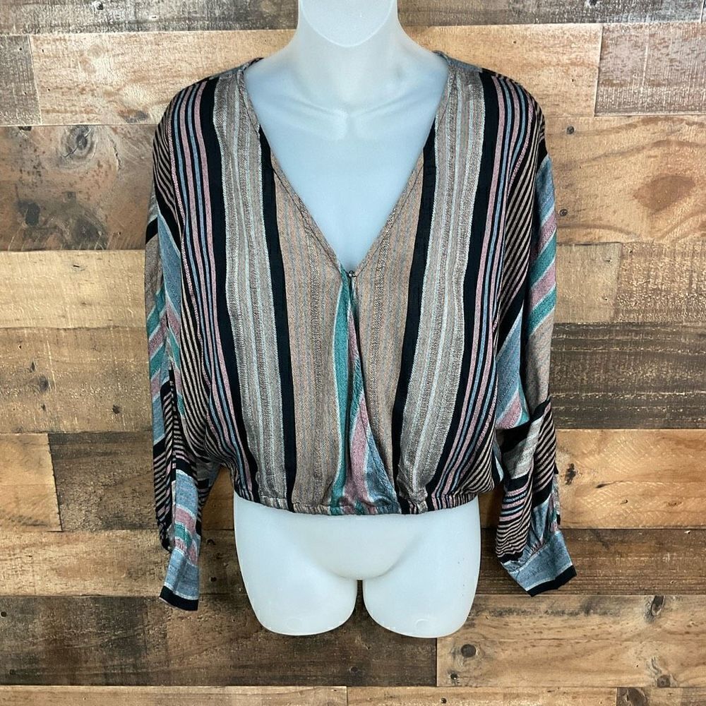 American Eagle Crop Top Surplice Front Black Tan Grey Stripe Clasp Closure Small - Picture 8 of 9